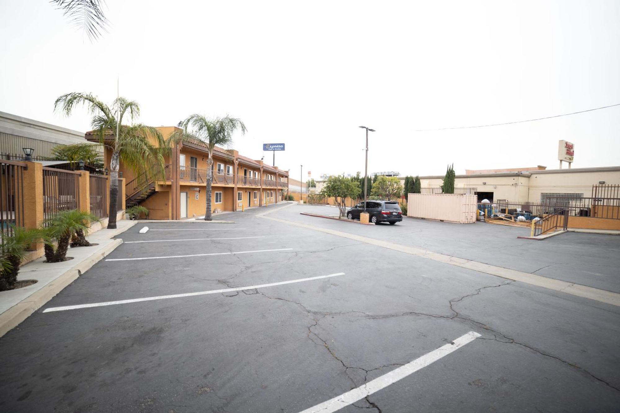 Express Inn & Suites Ontario Airport Exterior foto